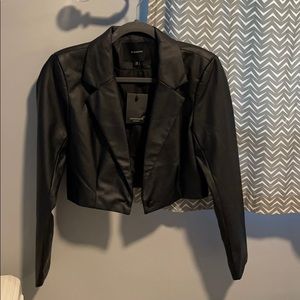 Glassons black cropped blazer